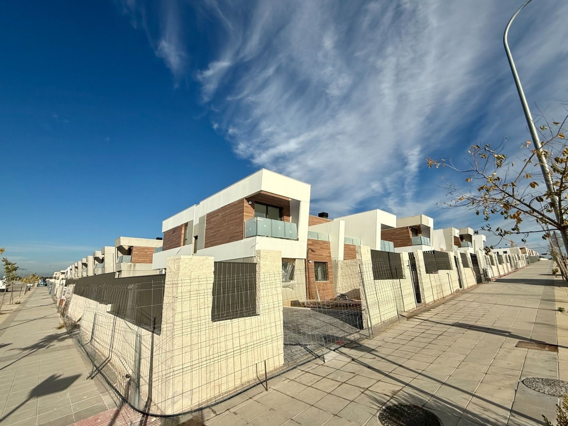 Vista exterior de Casa adosada en venda en Villaviciosa de Odón amb Calefacció, Jardí privat i Terrassa