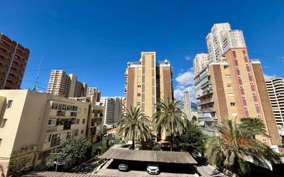 Vista exterior de Apartament en venda en Benidorm amb Aire condicionat, Calefacció i Jardí privat