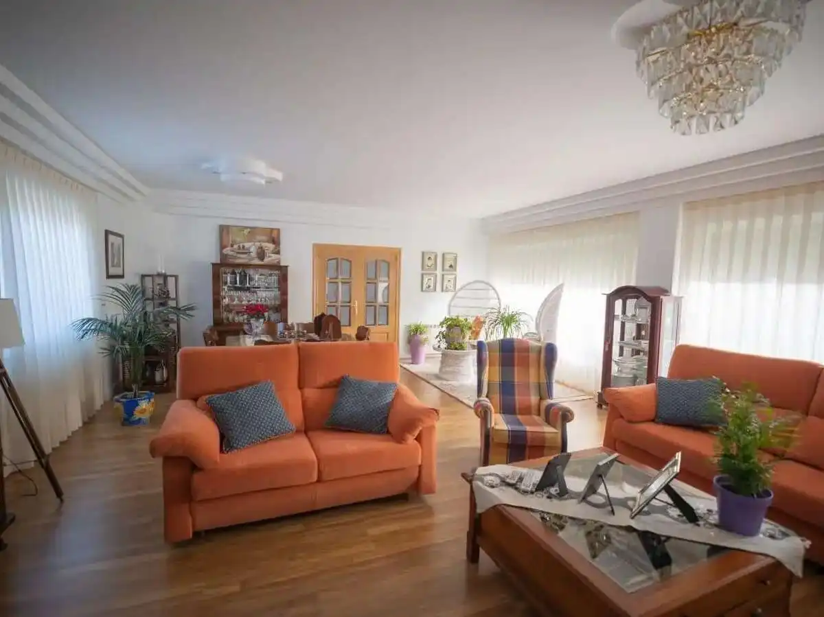 Sala d'estar de Casa o xalet en venda en Zaragoza amb Aire condicionat, Calefacció i Jardí privat