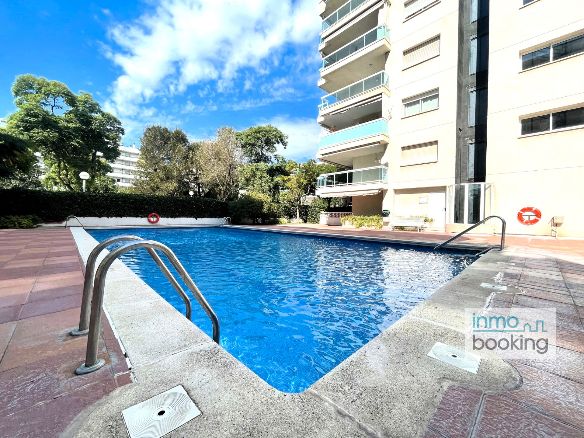 Piscina de Apartament en venda en Salou amb Aire condicionat, Calefacció i Terrassa