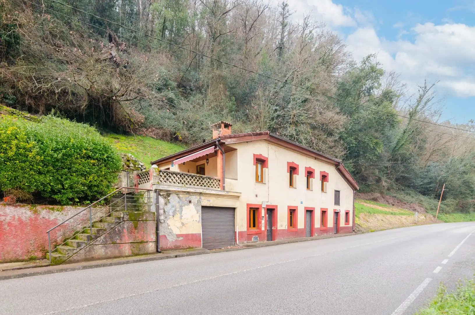 Vista exterior de Casa o xalet en venda en Oviedo  amb Calefacció, Jardí privat i Terrassa