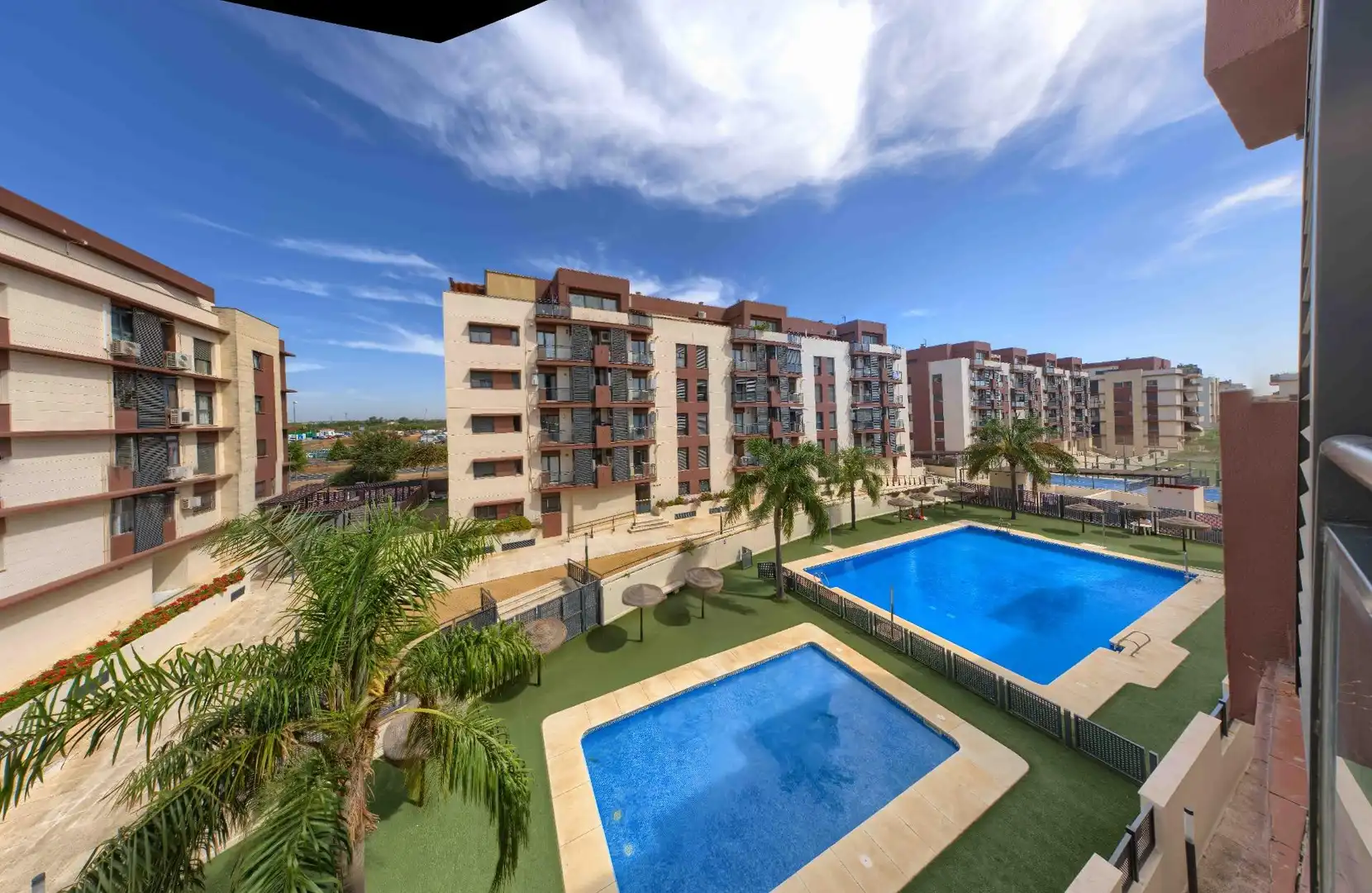 Piscina de Piso en venta en Mairena del Aljarafe con Aire acondicionado, Calefacción y Jardín privado