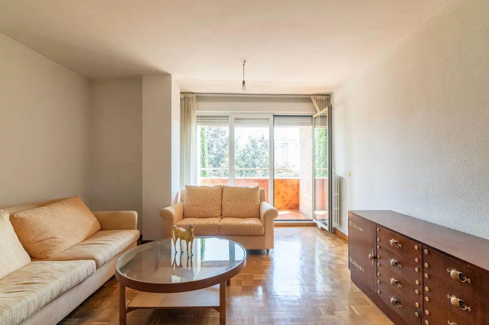 Sala de estar de Piso en venta en  Pamplona / Iruña con Calefacción, Parquet y Trastero