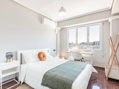 Bedroom of Flat to share in  Valencia Capital  with Air Conditioner