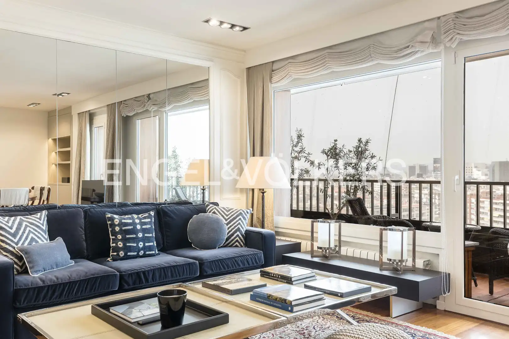 Living room of Flat for rent in Barcelona  with Air Conditioner, Heating and Parquet flooring