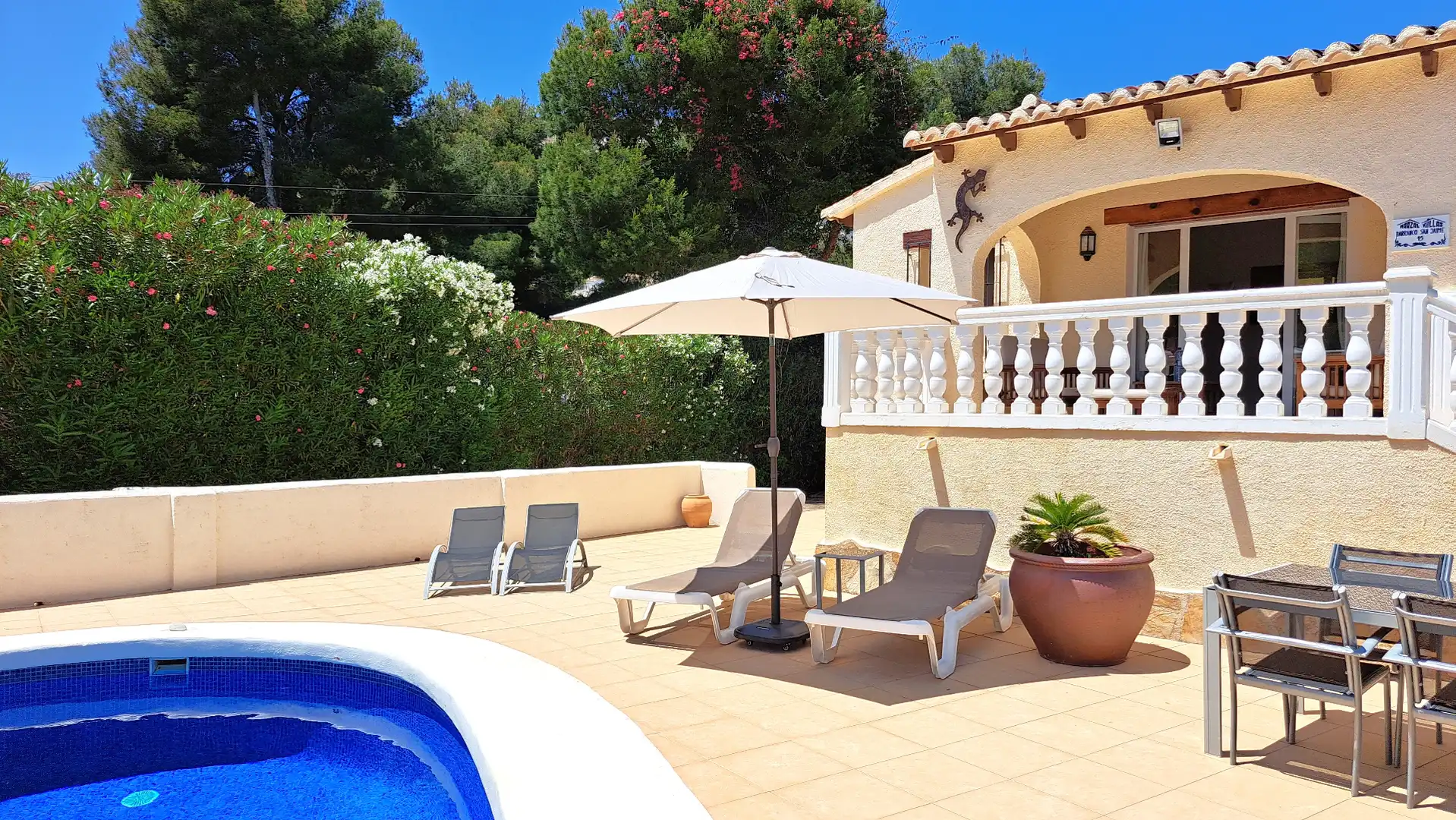 Vista exterior de Casa o xalet en venda en Benissa amb Aire condicionat, Calefacció i Jardí privat