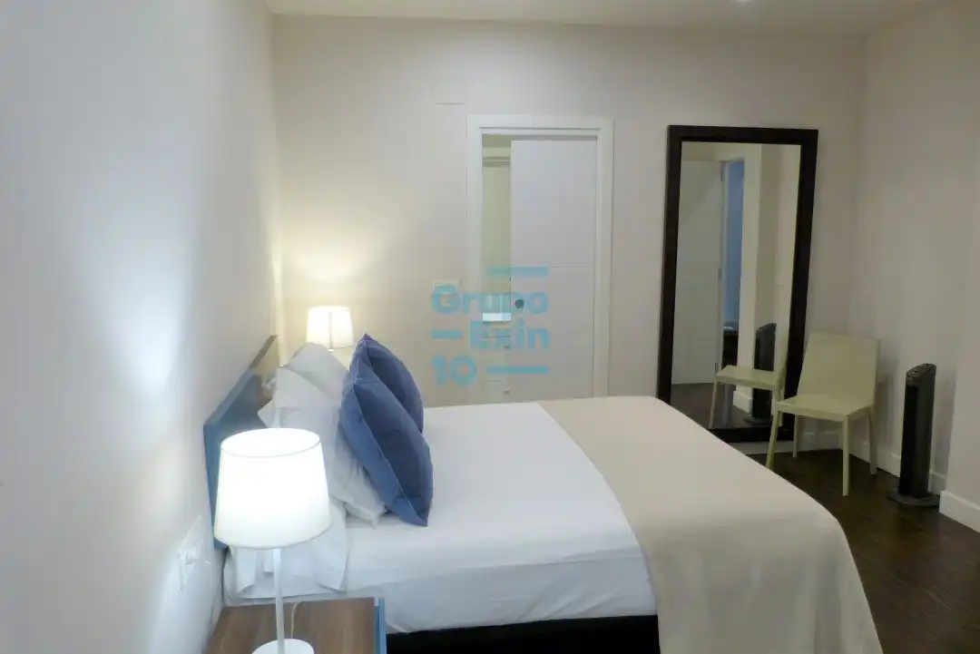 Schlafzimmer von Wohnung zur Miete in Donostia - San Sebastián  mit Balkon