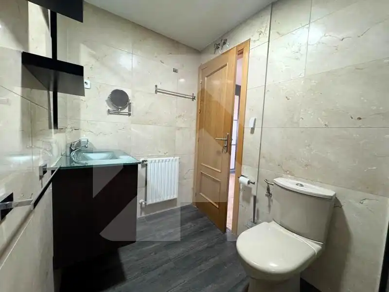 Baño de Ático en venta en Valdemoro con Aire acondicionado, Calefacción y Jardín privado