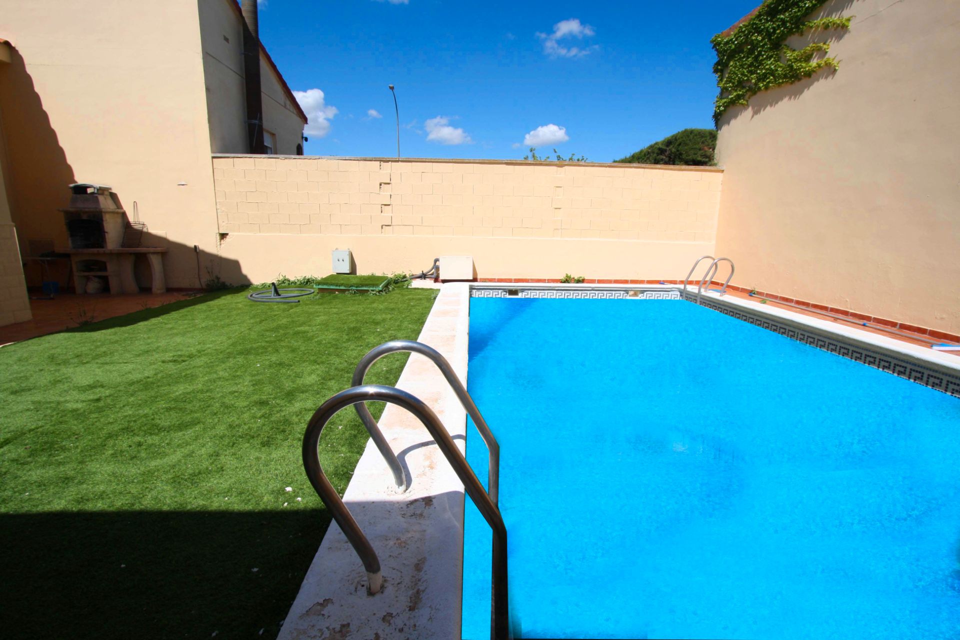 Swimming pool of House or chalet for sale in La Gineta  with Air Conditioner, Heating and Private garden