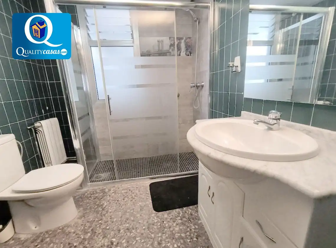 Baño de Piso en venta en Villena con Calefacción y Terraza