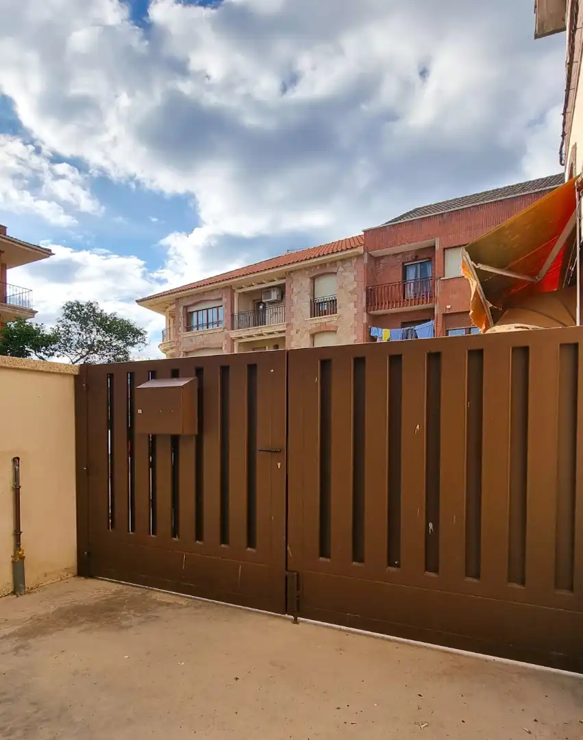 Vista exterior de Casa adosada de alquiler en Guadalix de la Sierra con Calefacción, Trastero y Horno