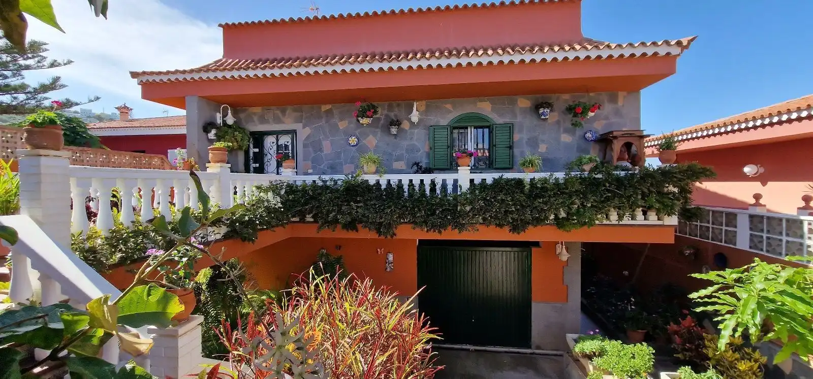 Vista exterior de Casa o chalet en venta en Firgas con Jardín privado, Piscina y Amueblado