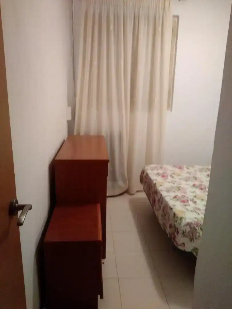 Dormitori de Casa o xalet en venda en Villagatón amb Jardí privat, Traster i Moblat