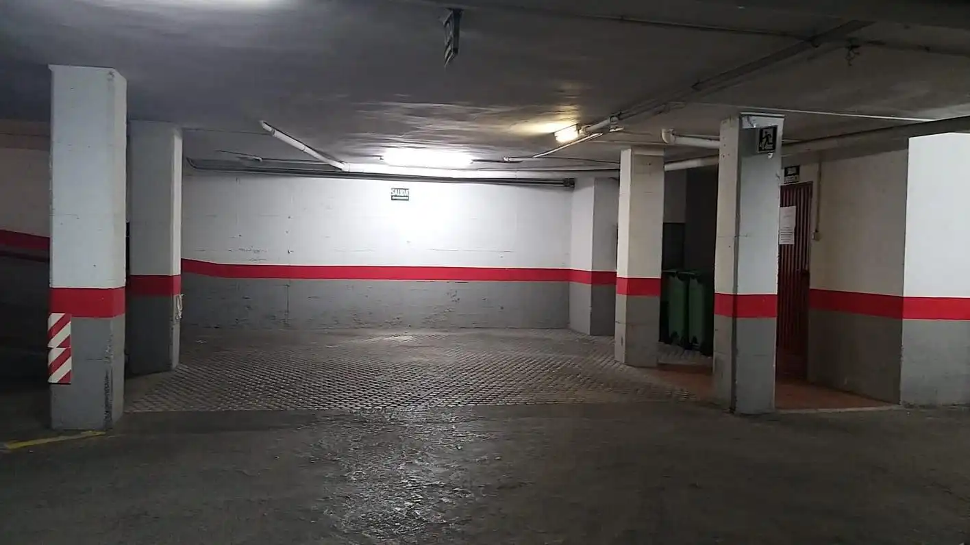 Parkplatz von Garage zur Miete in Granada