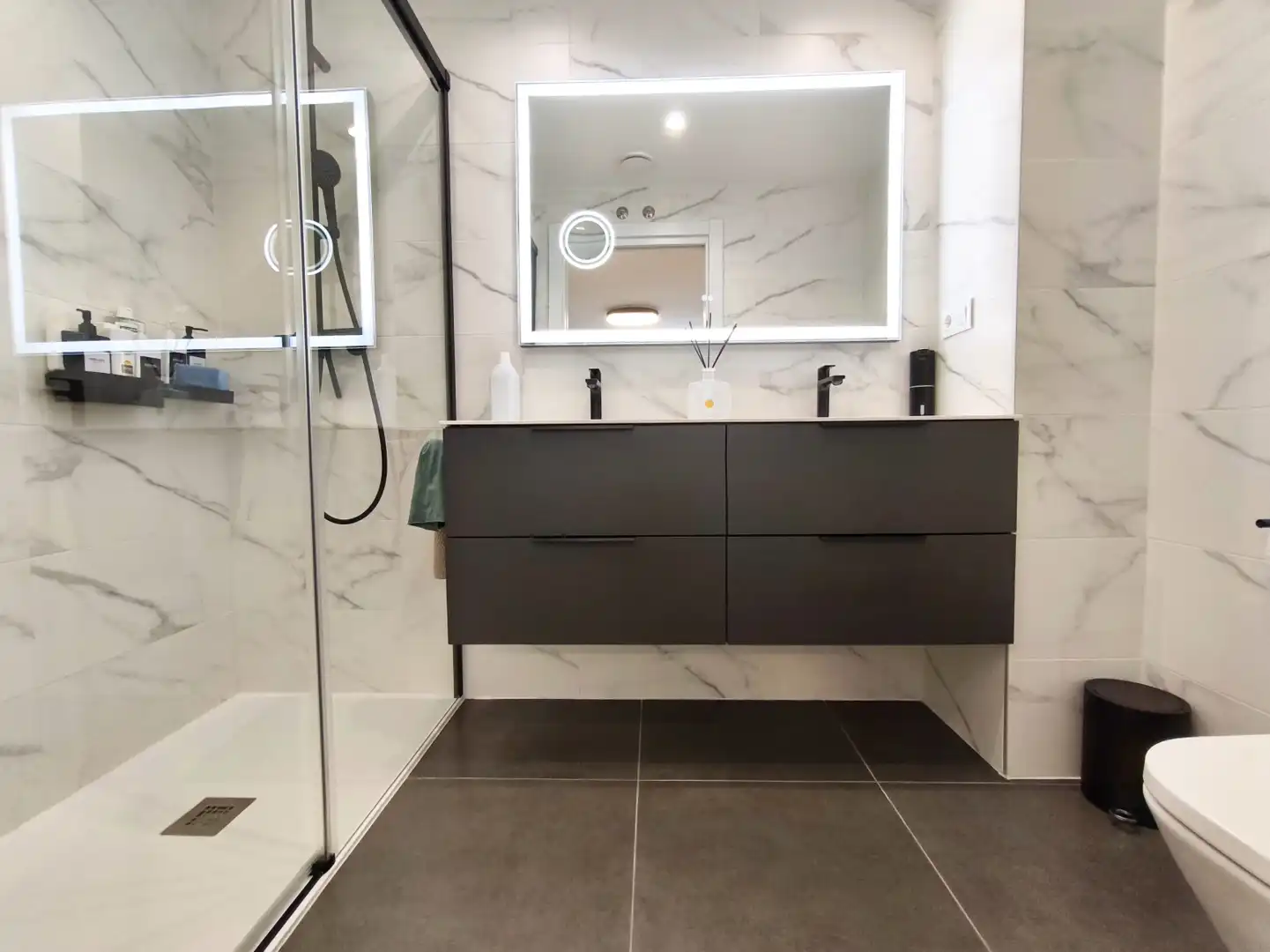 Badezimmer von Wohnung zum Verkauf in  Logroño mit Heizung, Privatgarten und Parkett