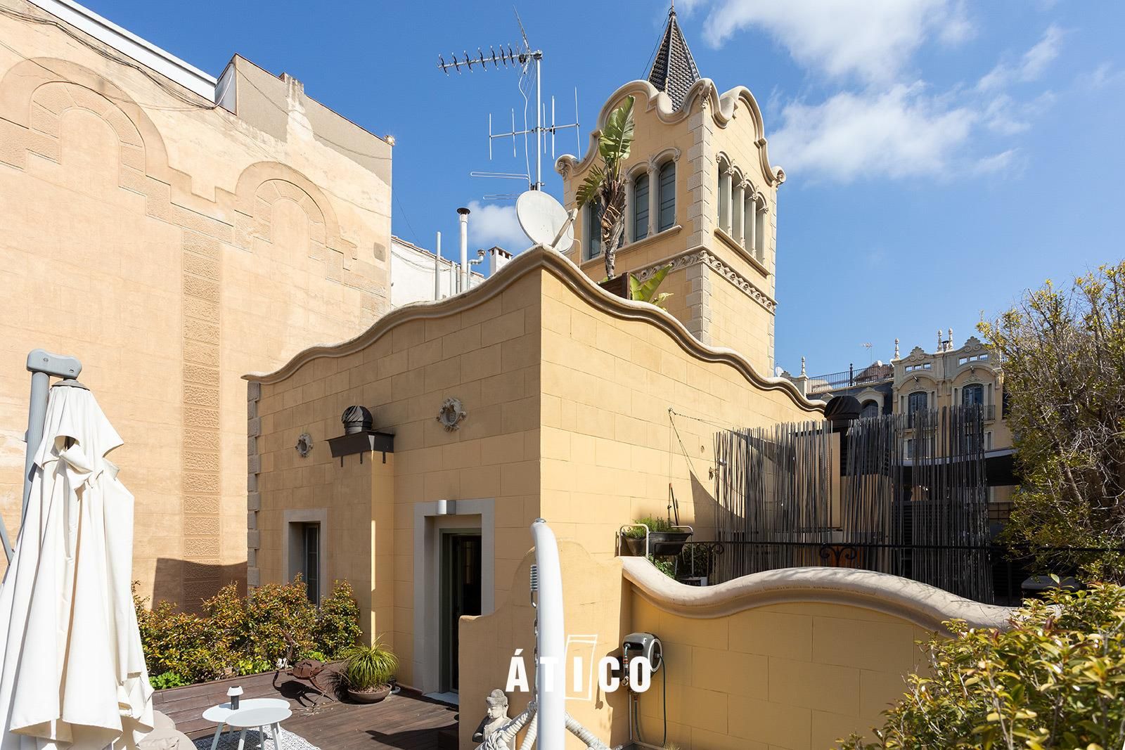 Vista exterior de Àtic en venda en  Barcelona Capital amb Aire condicionat, Calefacció i Parquet