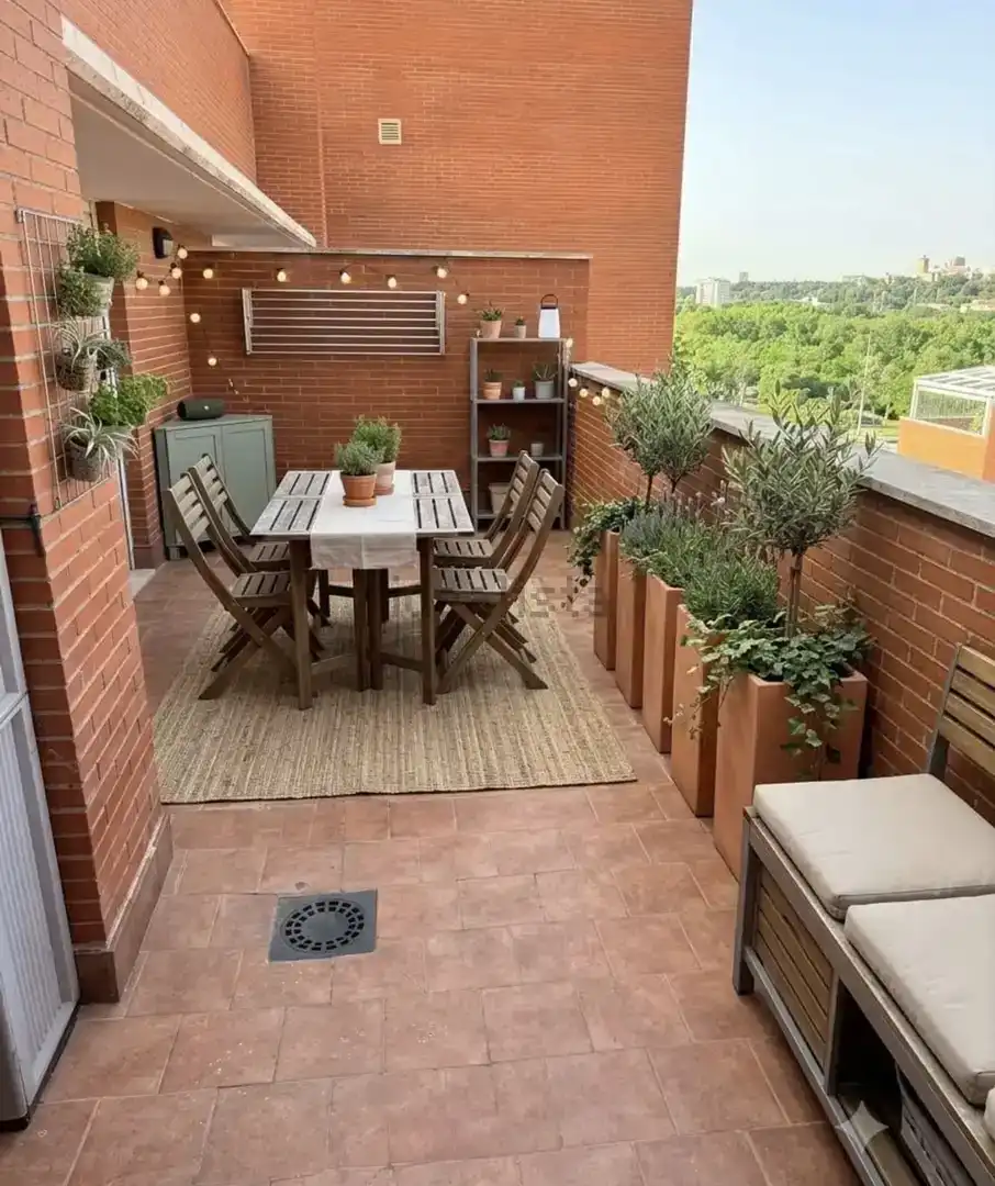 Terrasse von Wohnung zur Miete in  Madrid Capital mit Klimaanlage und Balkon