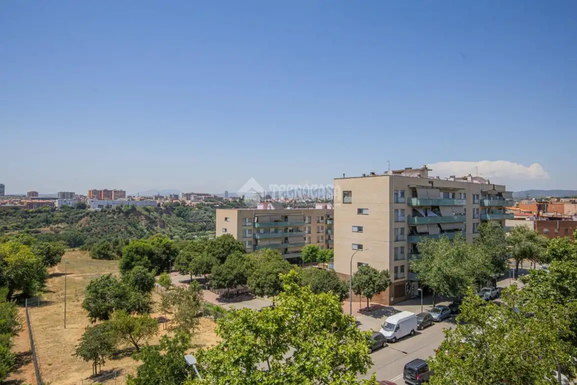 Vista exterior de Pis en venda en Sabadell amb Aire condicionat i Balcó
