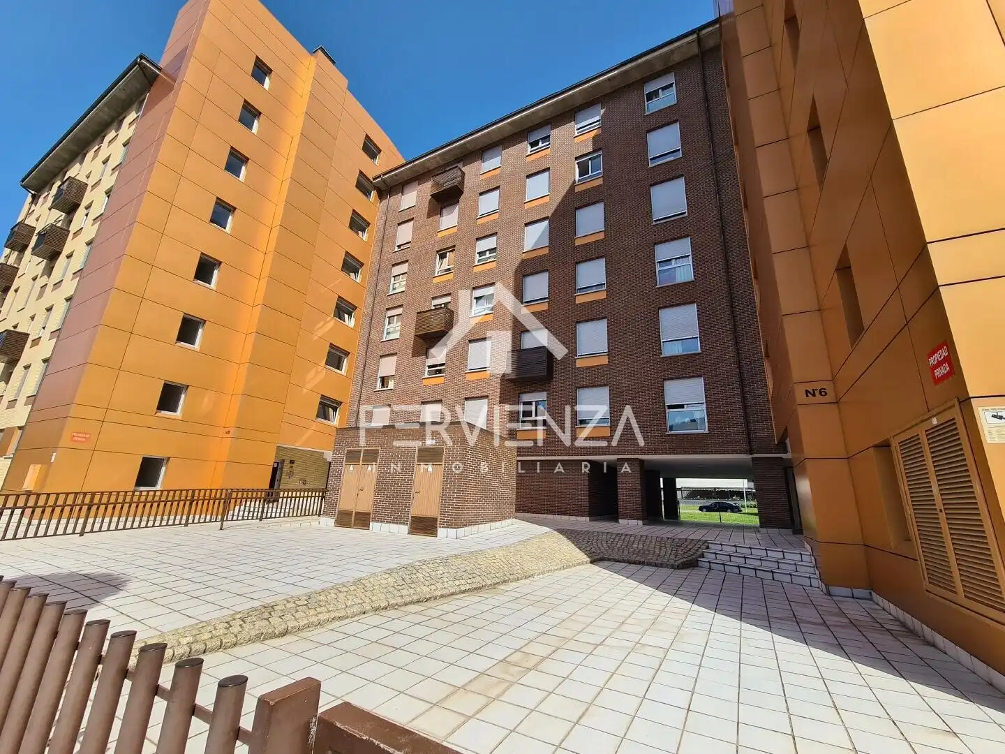 Vista exterior de Pis en venda en Oviedo 