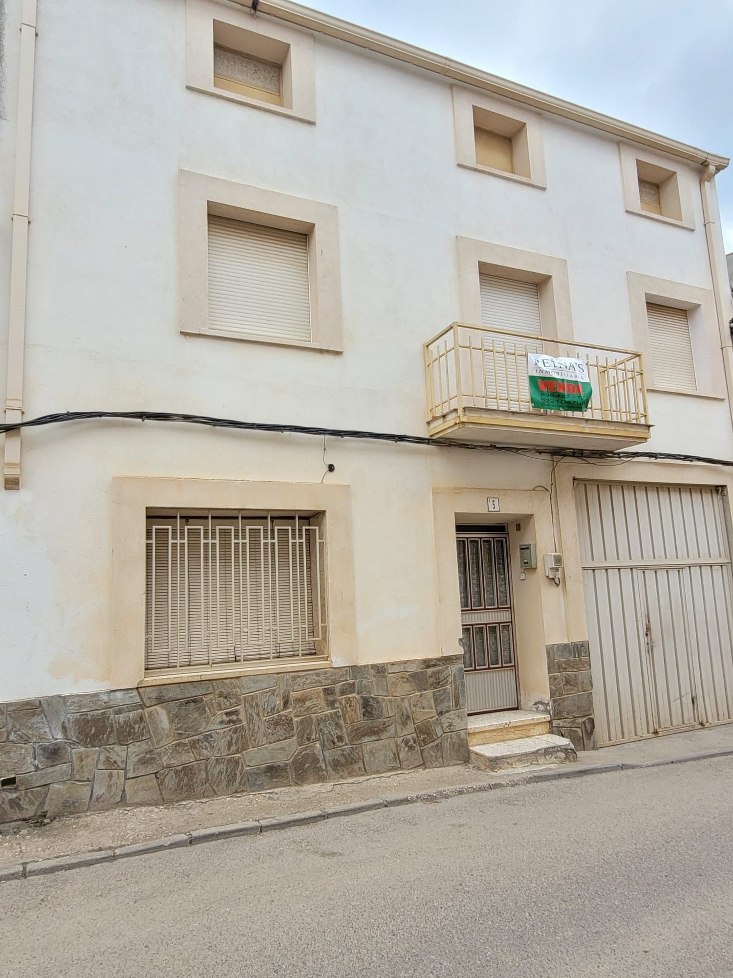 Vista exterior de Casa o xalet en venda en Mondéjar amb Calefacció, Terrassa i Traster