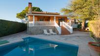 Vista exterior de Casa o xalet en venda en Fuente El Saz de Jarama amb Aire condicionat, Jardí privat i Parquet