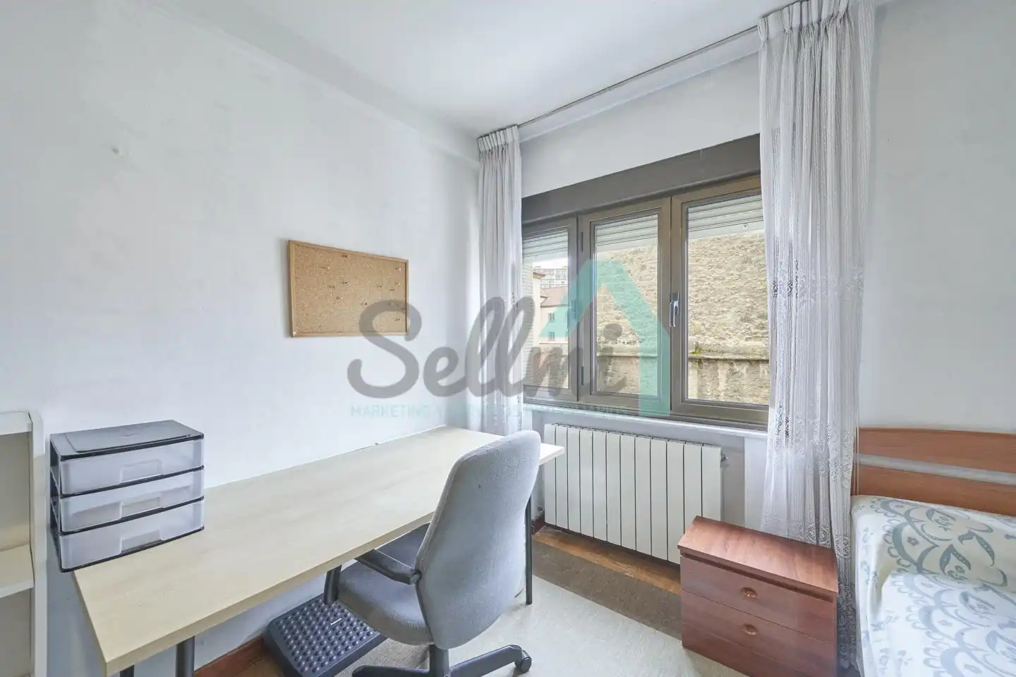 Flat for rent in Oviedo   with Heating, Parquet flooring and Furnished