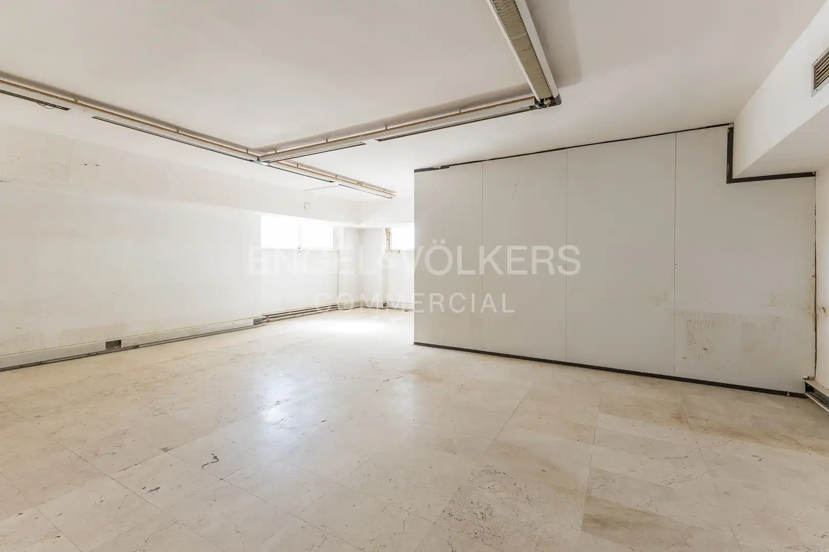 Außenansicht von Büro zur Miete in Esplugues de Llobregat