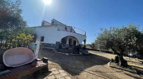 CASA DE CAMPO CON OLIVOS Y 1 HECTAREA EN ALCUESCAR