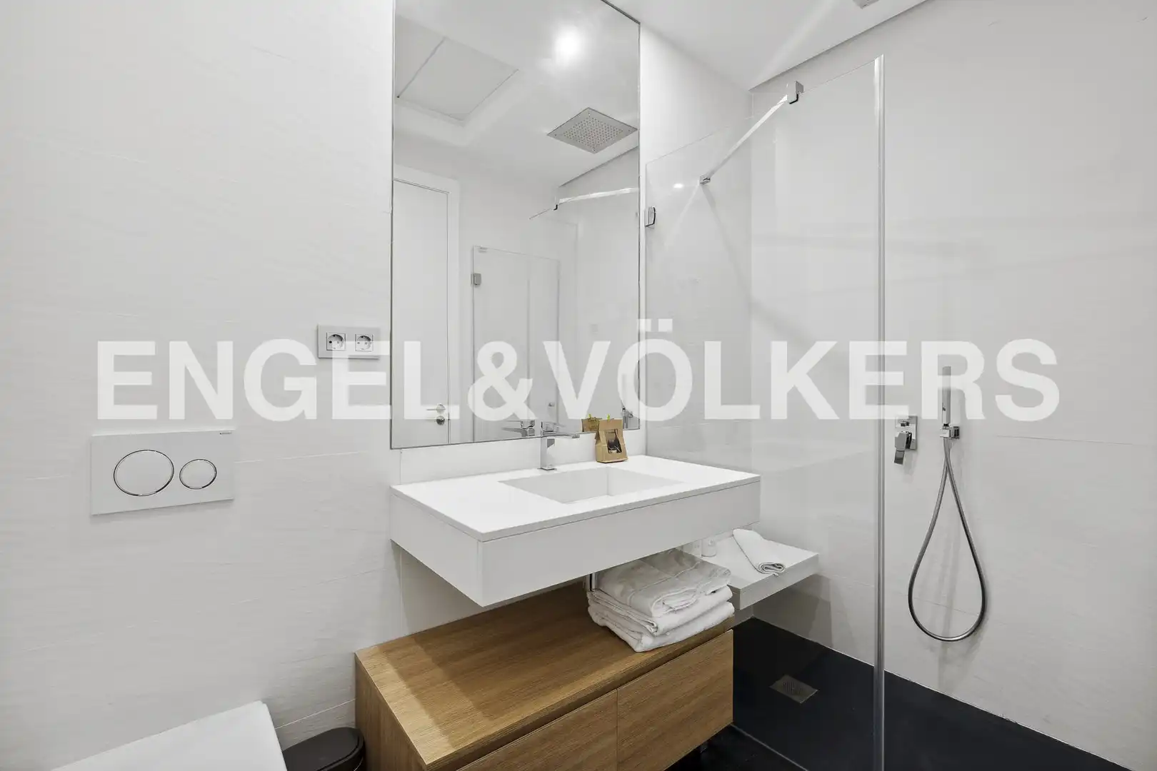 Badezimmer von Wohnungen zur Miete in Madrid mit Klimaanlage, Heizung und Möbliert