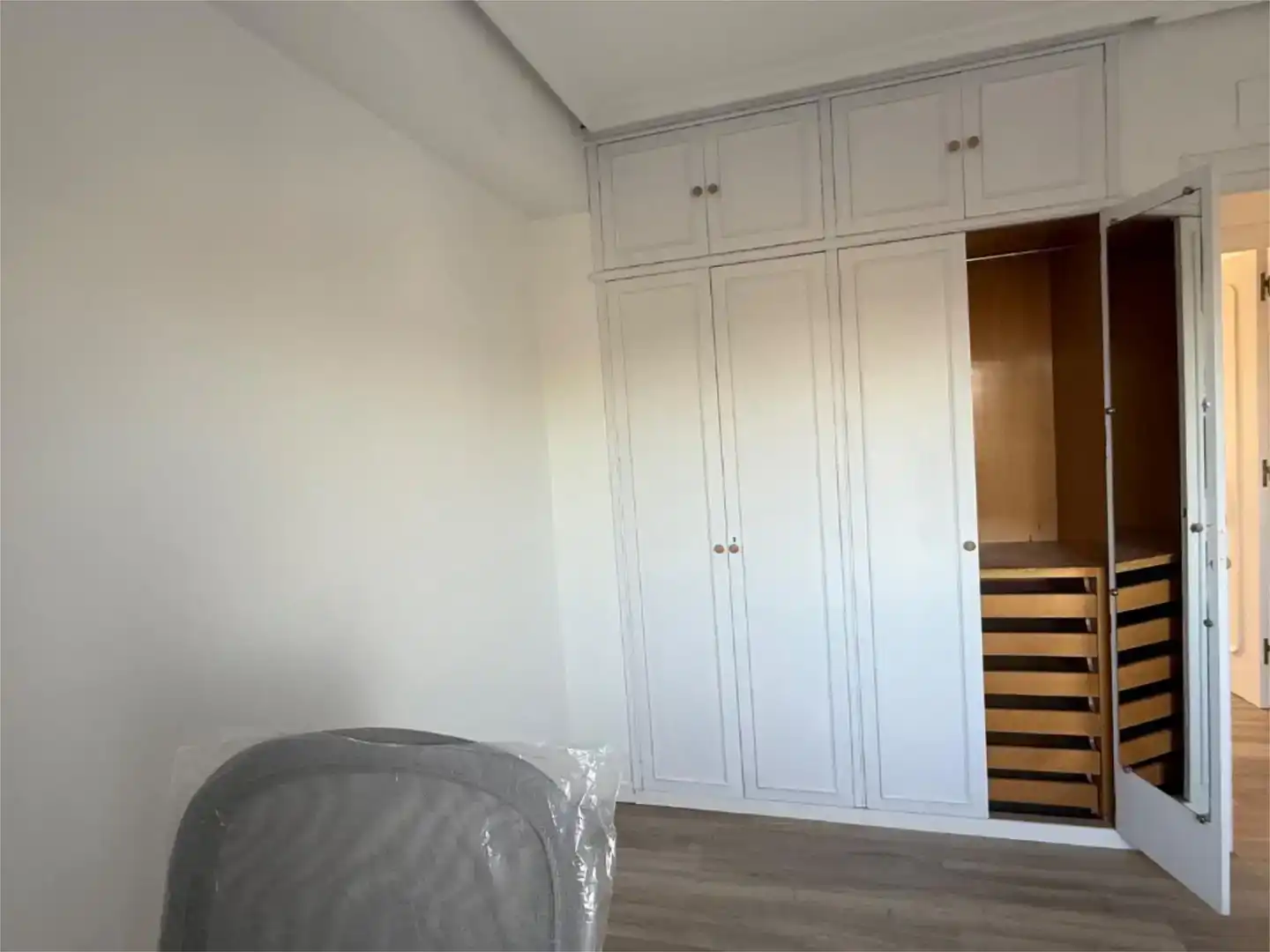 Dormitori de Pis per a compartir en Madrid amb Aire condicionat, Jardí privat i Parquet