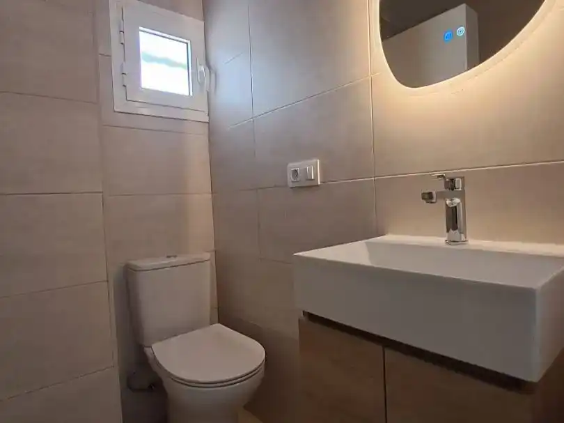 Baño de Piso de alquiler en Sevilla con Aire acondicionado, Parquet y Amueblado