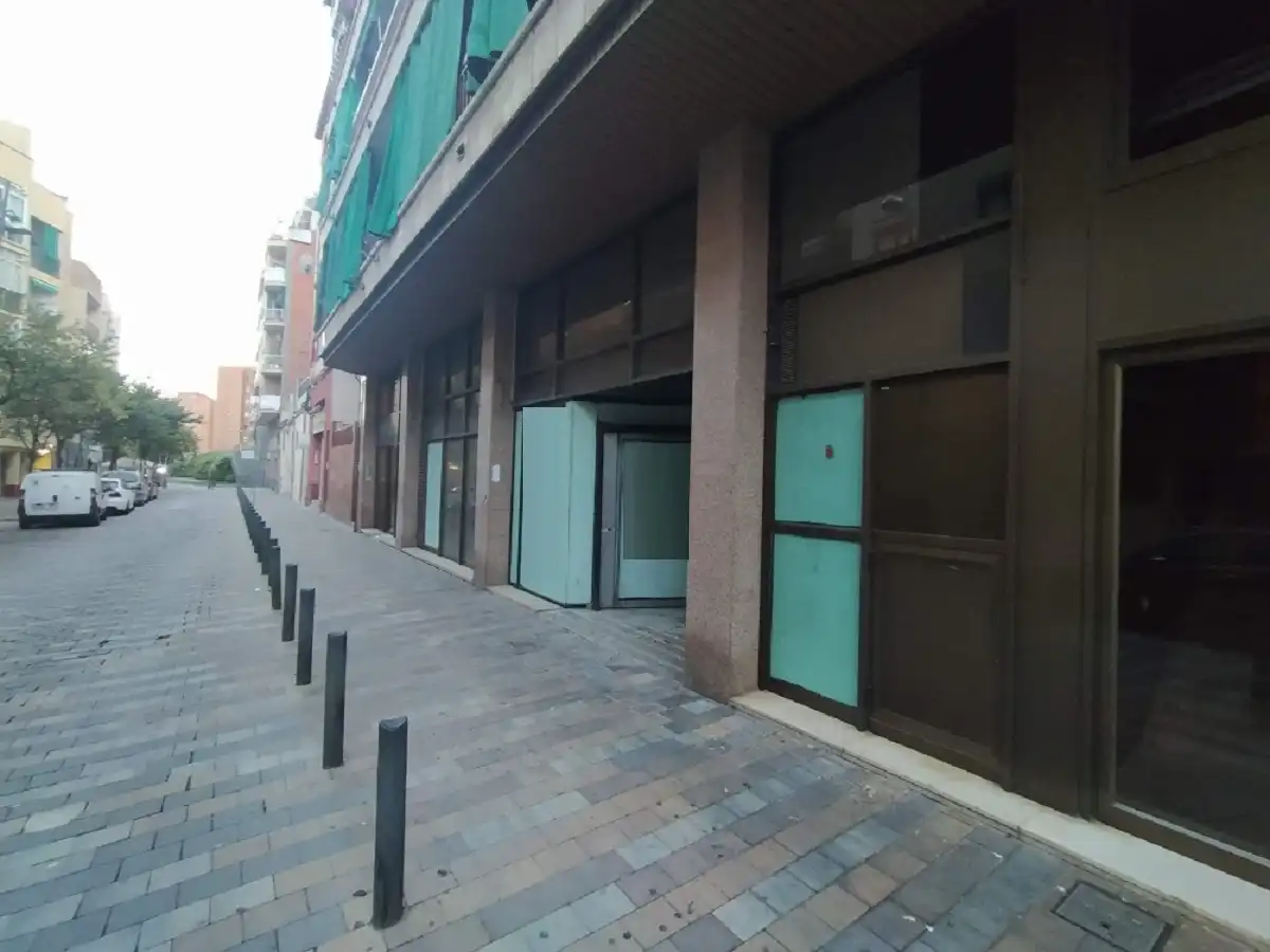 Local de alquiler en C/ Víctor Balaguer, La Salut
