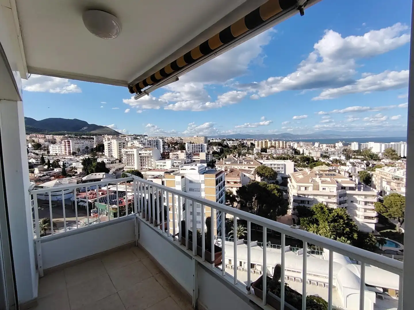 Apartament amb piscina en venda a Puerto Marina, imagen 5