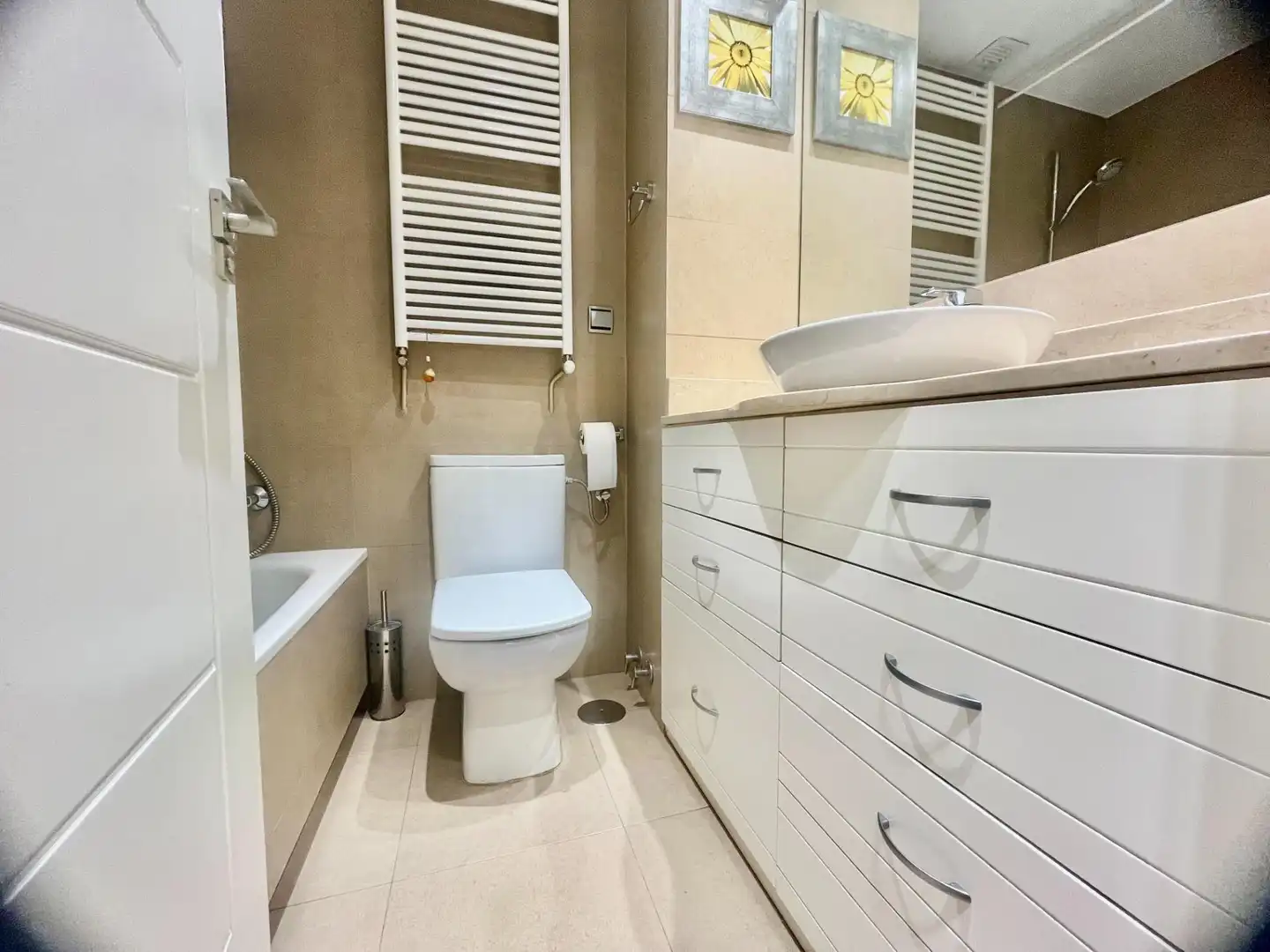 Bathroom of Flat for sale in Madrid  with Air Conditioner, Heating and Private garden