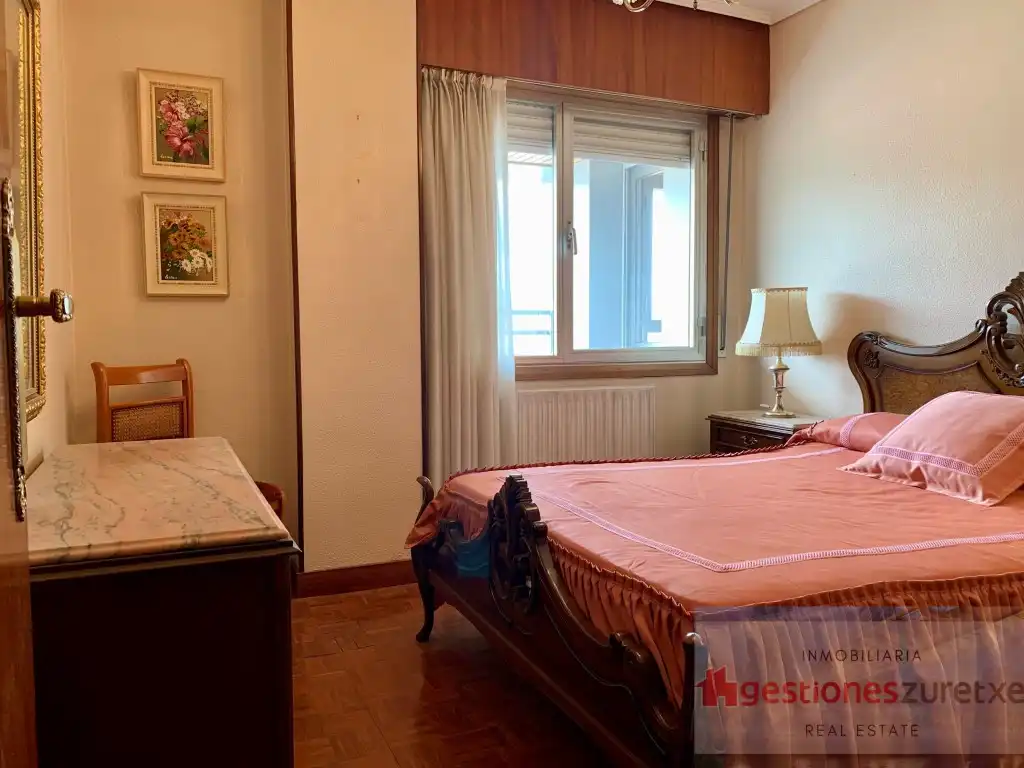 Bedroom of Flat for sale in Bilbao 