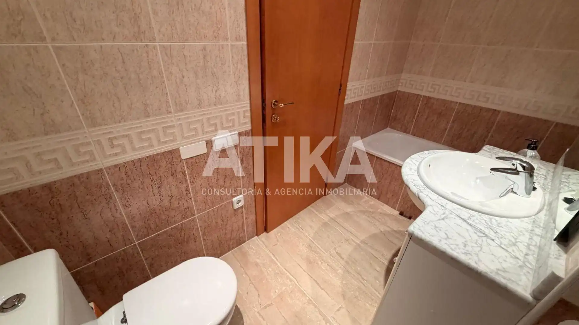 Bathroom of Flat for sale in Ontinyent  with Air Conditioner, Heating and Storage room