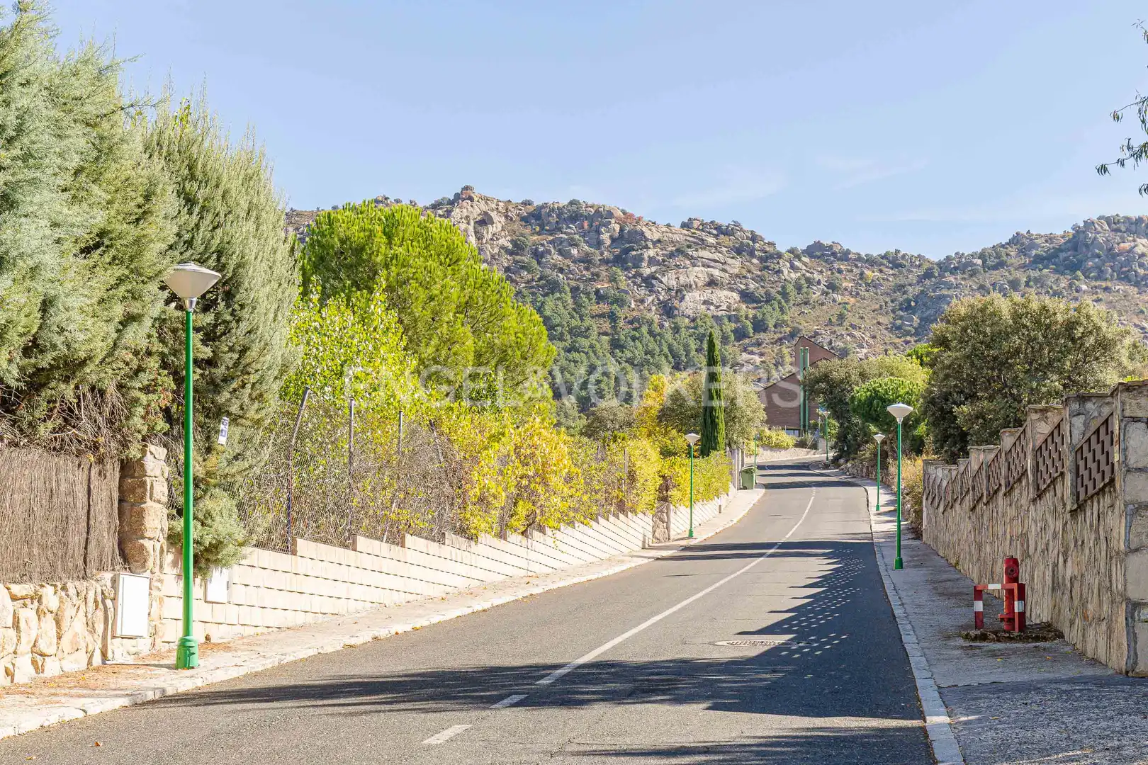 Vista exterior de Casa o xalet en venda en Collado Villalba amb Aire condicionat, Calefacció i Jardí privat