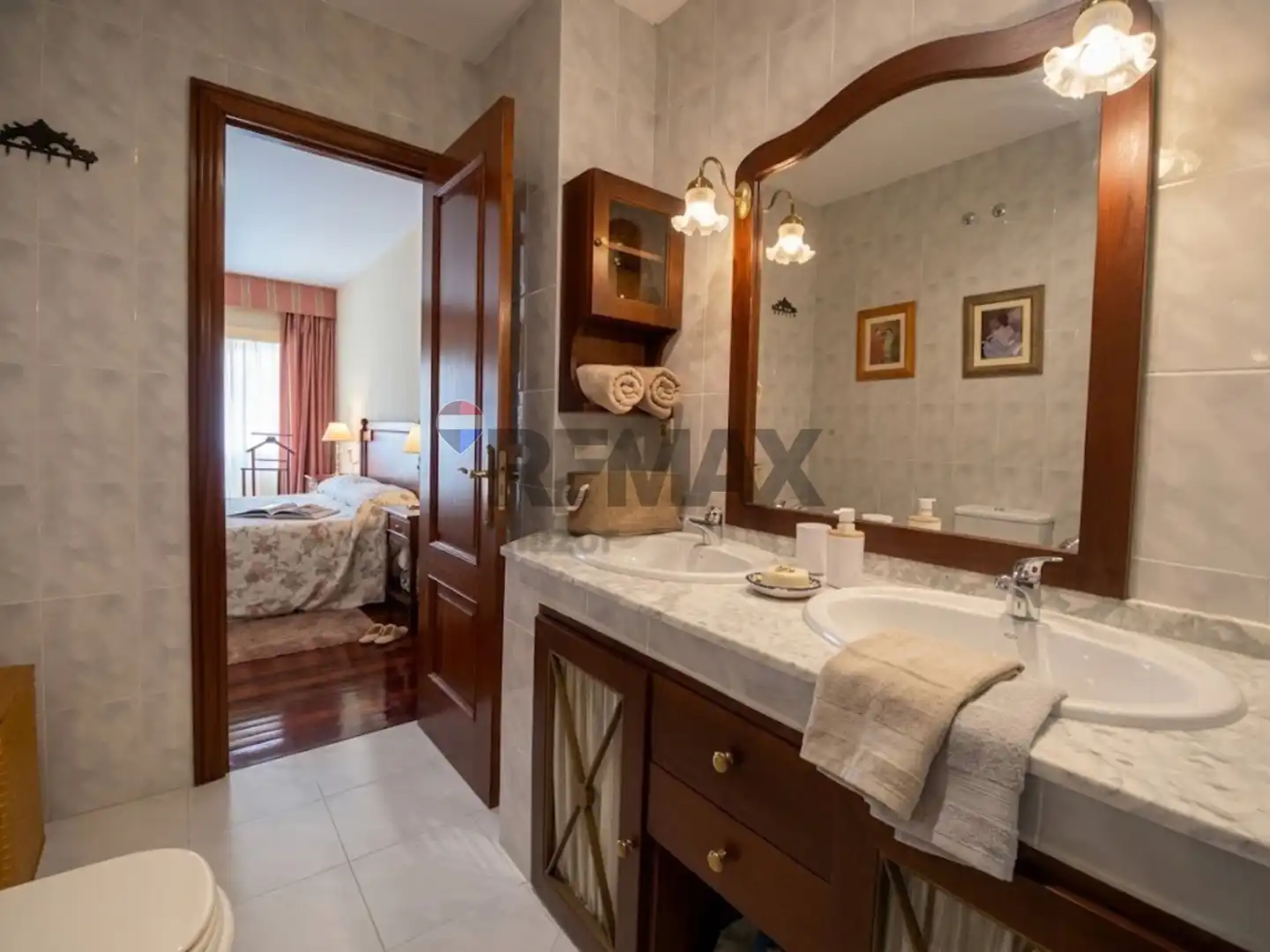 Schlafzimmer von Einfamilien-Reihenhaus zum Verkauf in Ames mit Heizung, Privatgarten und Parkett