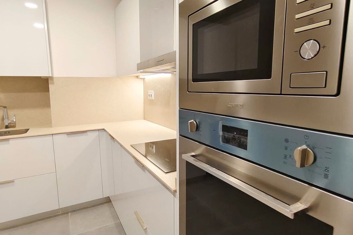 Cuina de Pis en venda en Girona Capital amb Aire condicionat i Terrassa