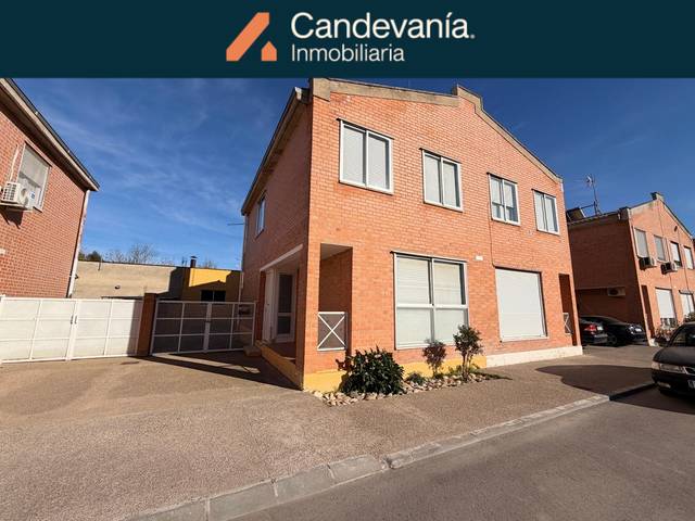 Casa adosada en Venta en Calle Mayor en Gurrea de Gállego