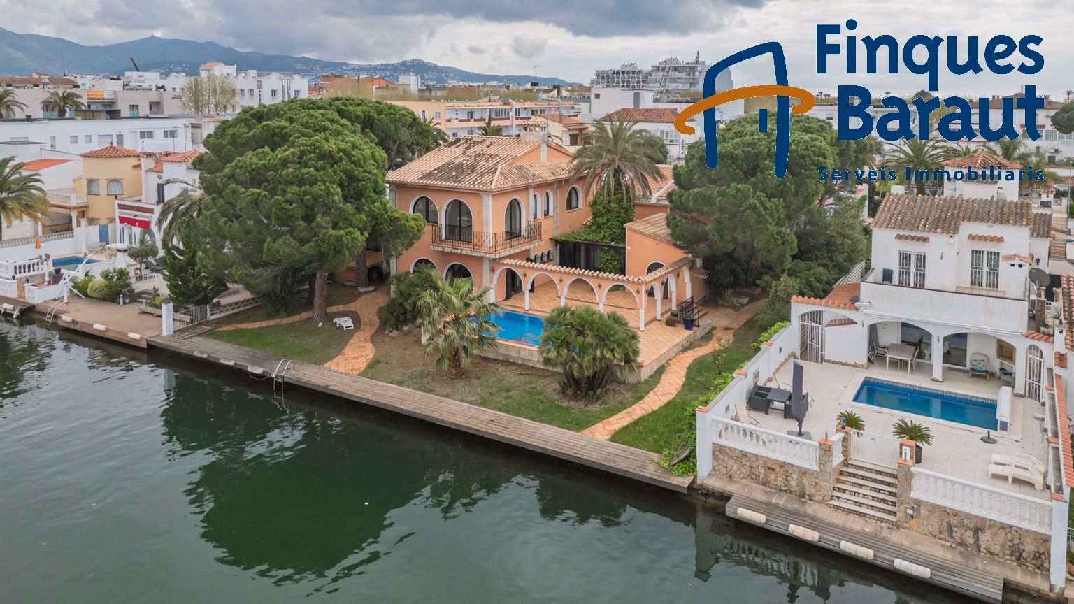 Exterior view of House or chalet for sale in Empuriabrava  with Air Conditioner, Heating and Private garden