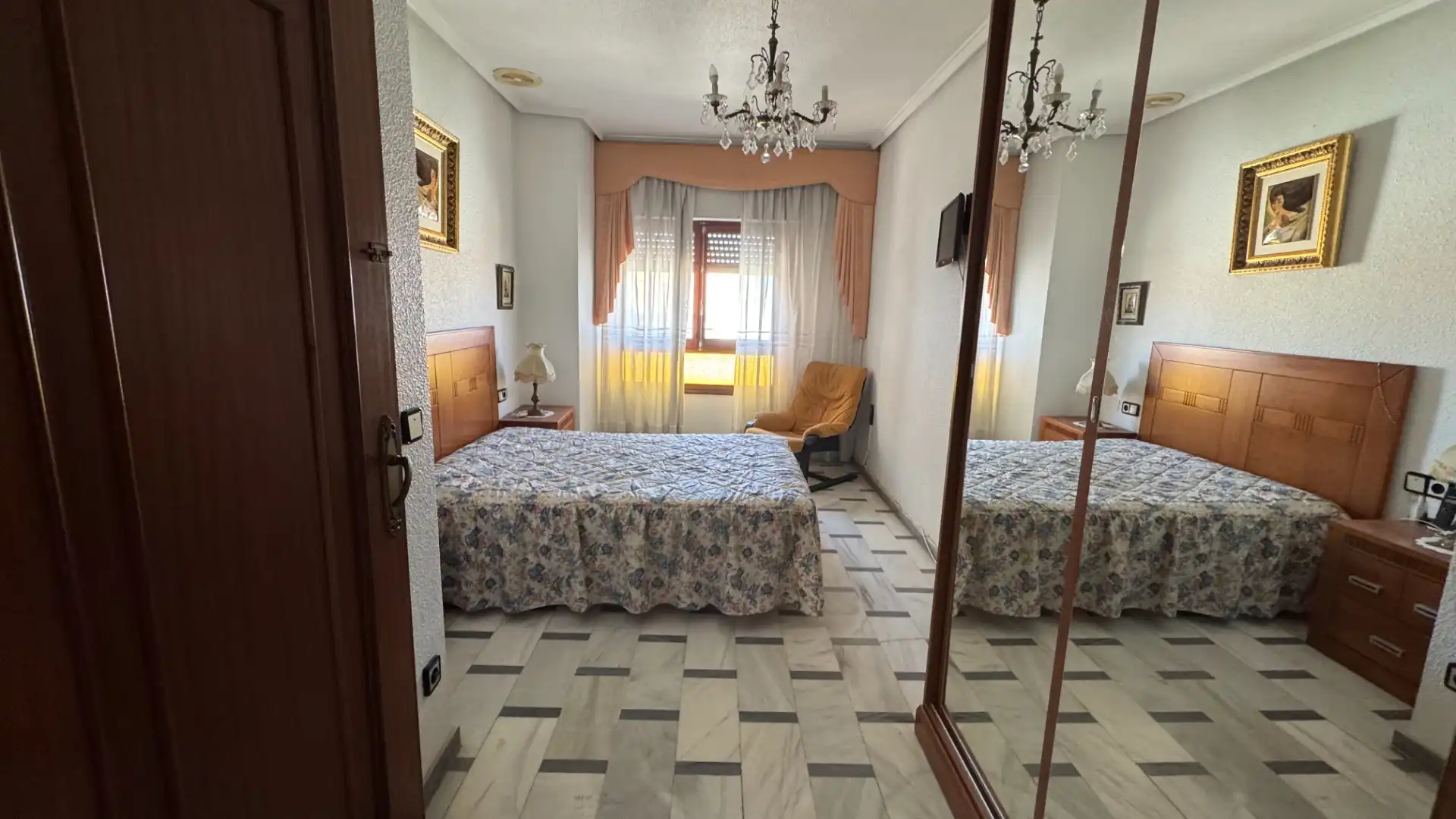 Habitación de Piso en venta en Dolores con Amueblado, Horno y Lavadora