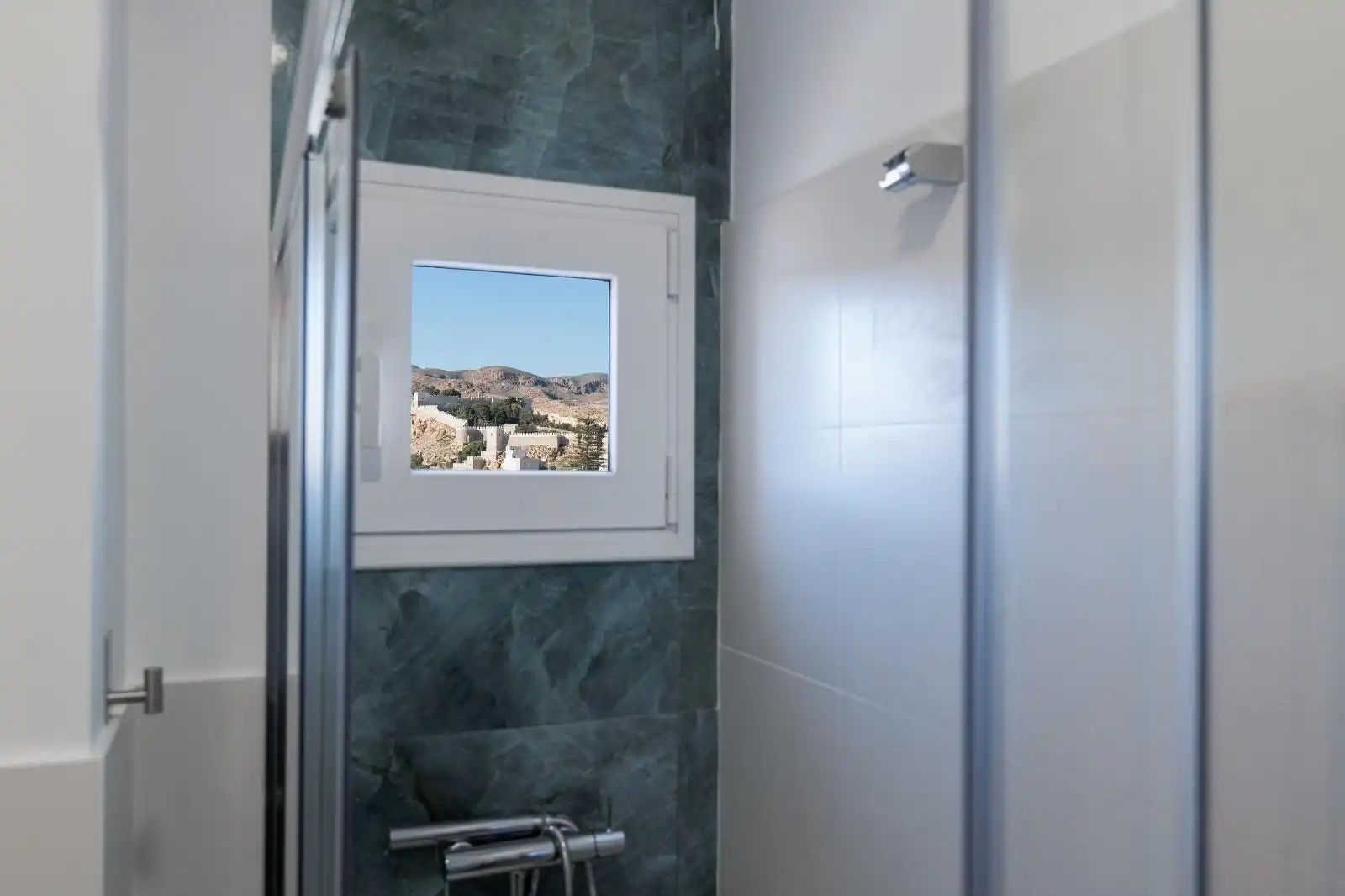 Bany de Àtic de lloguer en Almería amb Aire condicionat, Calefacció i Moblat