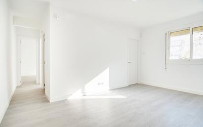 Bedroom of Flat for sale in  Barcelona Capital