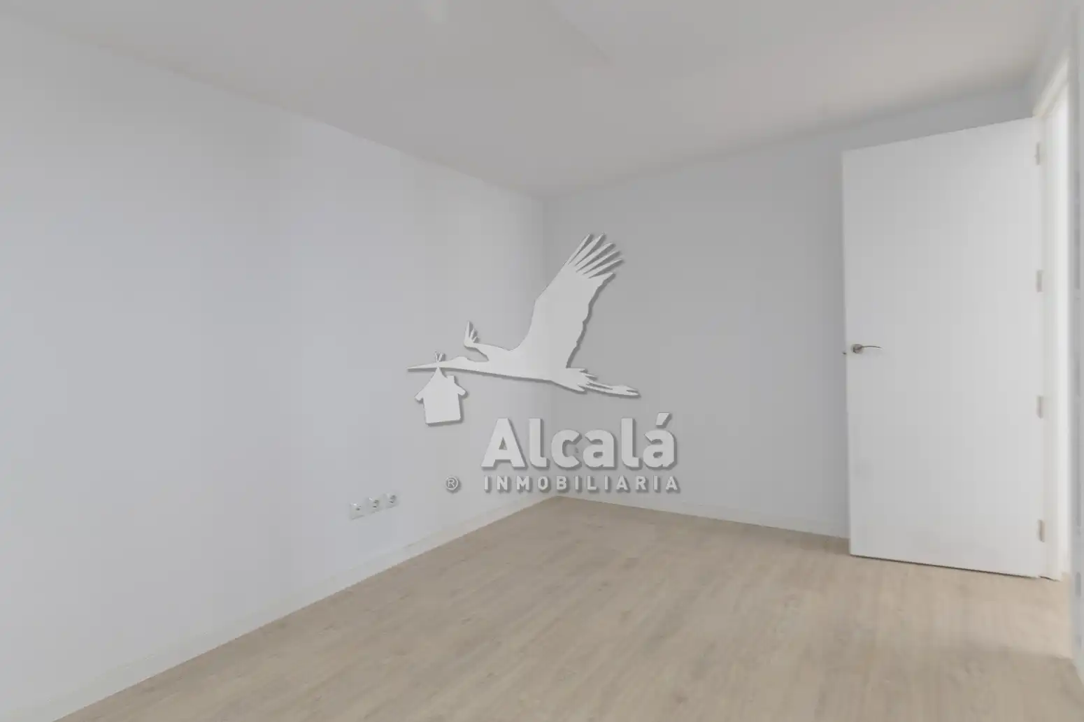 Habitación de Local en venta en Alcalá de Henares con Aire acondicionado
