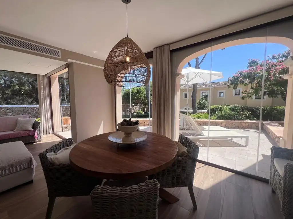 Menjador de Apartament de lloguer en Calvià amb Aire condicionat, Jardí privat i Terrassa