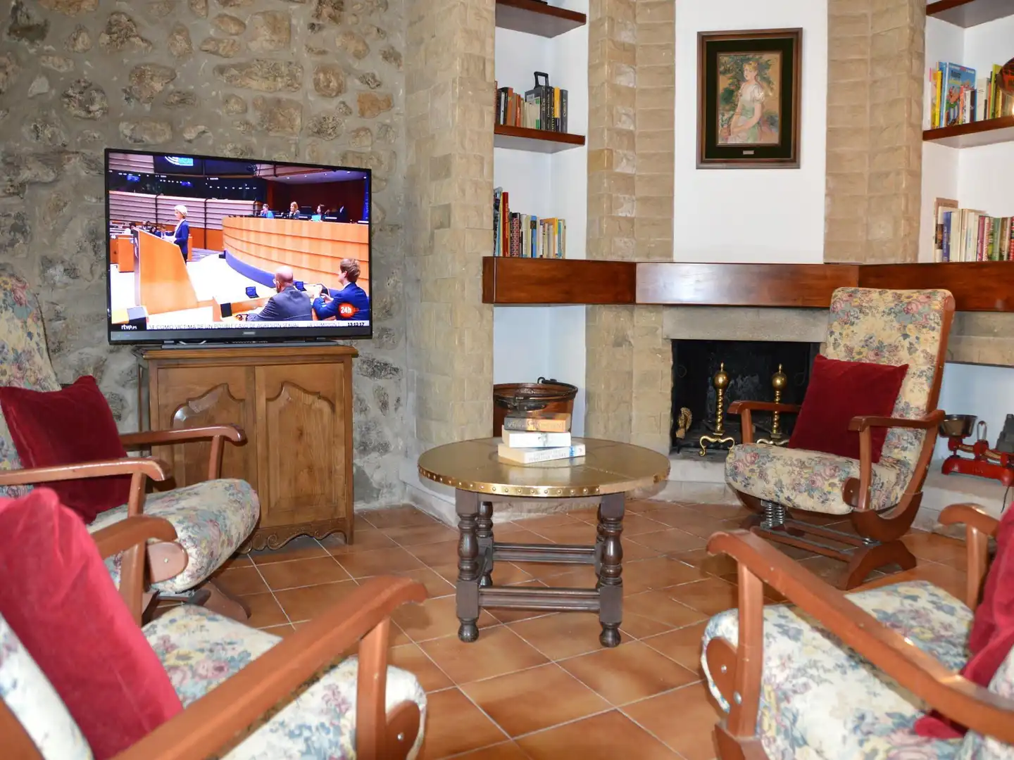 Sala d'estar de Casa adosada en venda en Sant Llorenç de la Muga amb Jardí privat, Terrassa i Traster