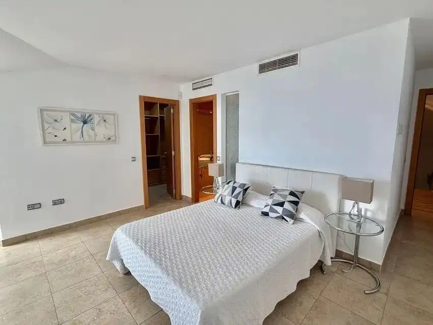 Schlafzimmer von Maisonette zum Verkauf in Fuengirola mit Klimaanlage, Privatgarten und Terrasse