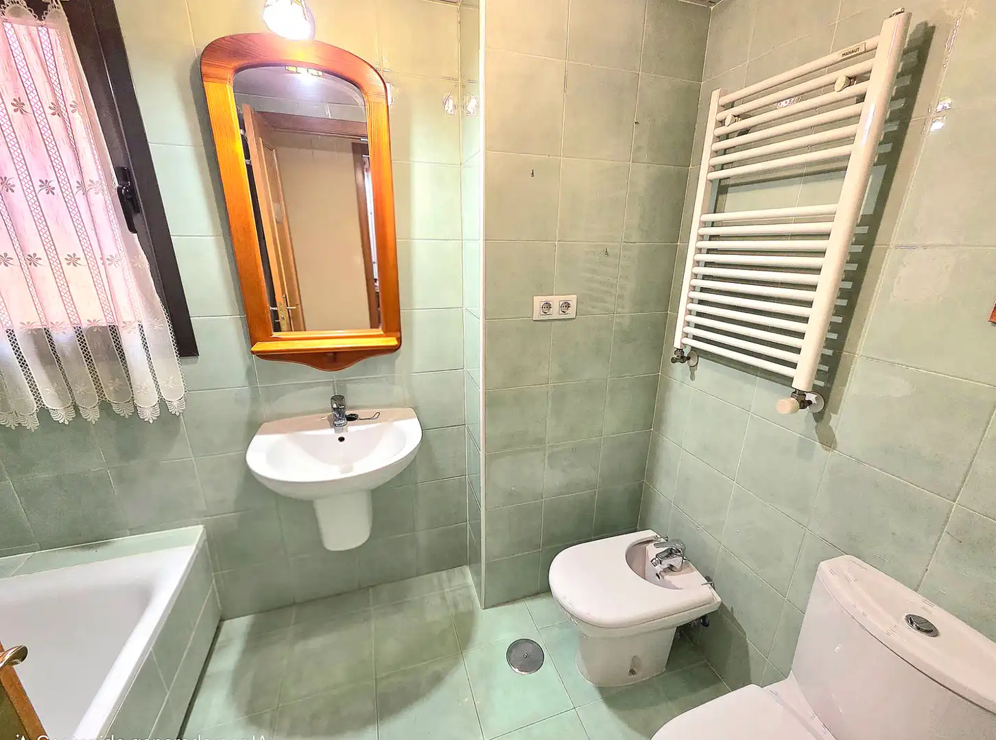 Baño de Piso en venta en Madrid con Aire acondicionado, Calefacción y Jardín privado