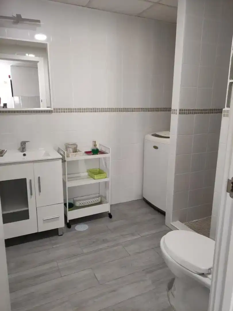 Baño de Planta baja de alquiler en Montequinto con Jardín privado, Amueblado y Horno